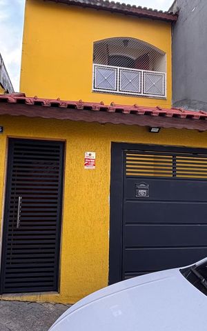 Casa à venda com 270m², 2 quartos e 4 vagas Casa à venda com 270m², 2 quartos e 4 vagasFachada