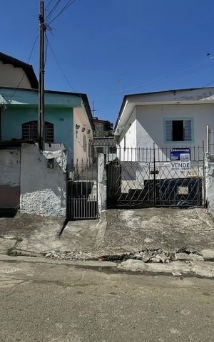 Casa à venda com 250m², 3 quartos e 4 vagas Casa à venda com 250m², 3 quartos e 4 vagasFachada