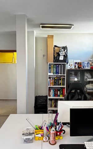 Apartamento à venda com 250m², 3 quartos e 1 vaga Apartamento à venda com 250m², 3 quartos e 1 vagaEscritório