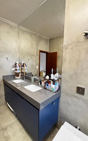 Apartamento à venda com 250m², 3 quartos e 1 vaga Apartamento à venda com 250m², 3 quartos e 1 vagaBanheiro da Suíte