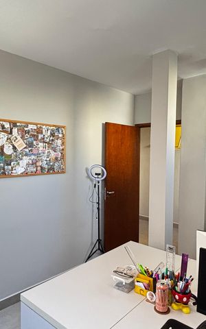 Apartamento à venda com 250m², 3 quartos e 1 vaga Apartamento à venda com 250m², 3 quartos e 1 vagaEscritório