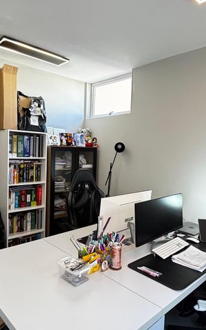 Apartamento à venda com 250m², 3 quartos e 1 vaga Apartamento à venda com 250m², 3 quartos e 1 vagaEscritório