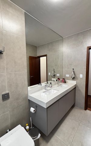 Apartamento à venda com 250m², 3 quartos e 1 vaga Apartamento à venda com 250m², 3 quartos e 1 vagaBanheiro