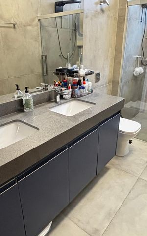 Apartamento à venda com 250m², 3 quartos e 1 vaga Apartamento à venda com 250m², 3 quartos e 1 vagaBanheiro da Suíte