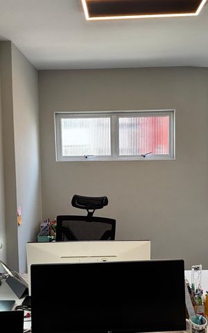 Apartamento à venda com 250m², 3 quartos e 1 vaga Apartamento à venda com 250m², 3 quartos e 1 vagaEscritório
