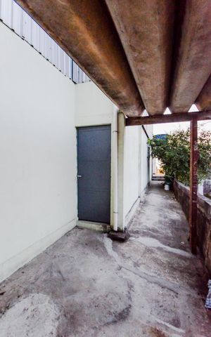 Casa à venda com 300m², 1 quarto e 1 vagaCorredor 