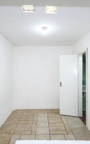 Casa para alugar com 120m², 2 quartos e 2 vagasEdícula - Sala