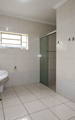 Casa para alugar com 120m², 2 quartos e 2 vagasBanheiro