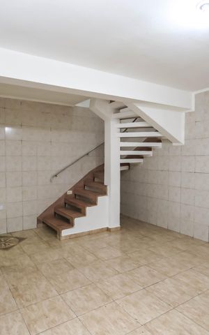 Casa para alugar com 120m², 2 quartos e 2 vagasSala
