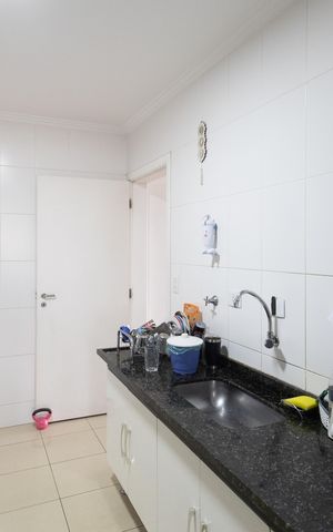 Apartamento à venda com 115m², 2 quartos e 3 vagas Apartamento à venda com 115m², 2 quartos e 3 vagasCozinha e Área de Serviço