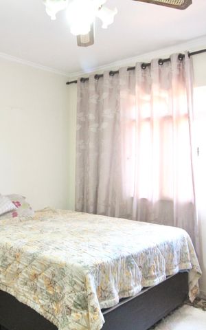Casa à venda com 300m², 4 quartos e 10 vagas Casa à venda com 300m², 4 quartos e 10 vagasQuarto 5