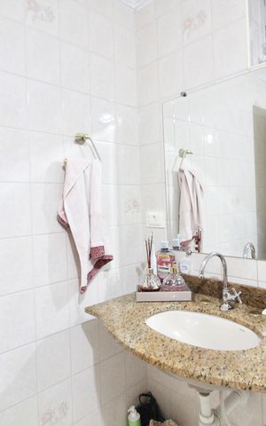 Casa à venda com 300m², 4 quartos e 10 vagas Casa à venda com 300m², 4 quartos e 10 vagasBanheiro 1