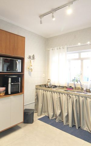 Casa à venda com 300m², 4 quartos e 10 vagas Casa à venda com 300m², 4 quartos e 10 vagasCozinha