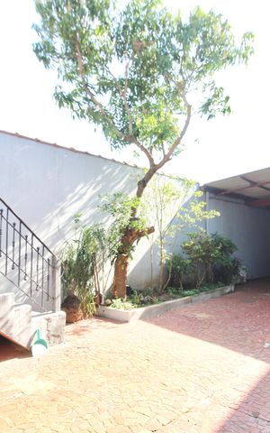Casa à venda com 300m², 4 quartos e 10 vagas Casa à venda com 300m², 4 quartos e 10 vagasQuintal