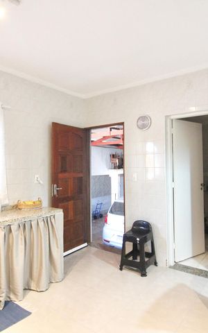 Casa à venda com 300m², 4 quartos e 10 vagas Casa à venda com 300m², 4 quartos e 10 vagasCozinha