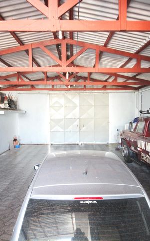 Casa à venda com 300m², 4 quartos e 10 vagas Casa à venda com 300m², 4 quartos e 10 vagasGaragem