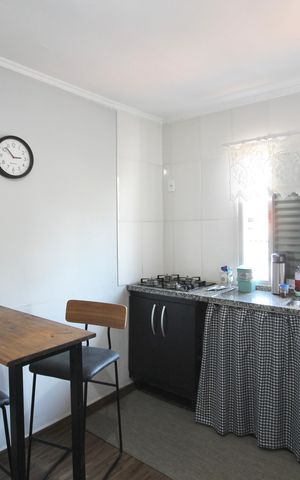 Casa à venda com 300m², 4 quartos e 10 vagas Casa à venda com 300m², 4 quartos e 10 vagasCozinha