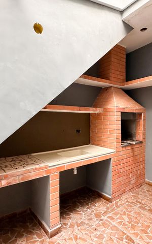 Casa à venda com 202m², 3 quartos e 3 vagasChurrasqueira