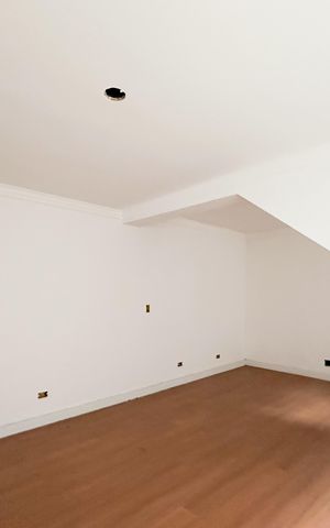 Casa à venda com 202m², 3 quartos e 3 vagasSala