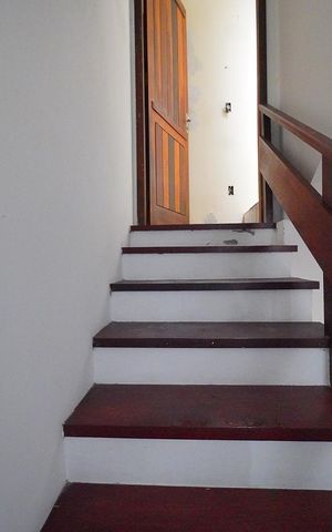 Casa para alugar com 180m², 4 quartos e 3 vagasEscada de Acesso Suíte 2 e Terraço