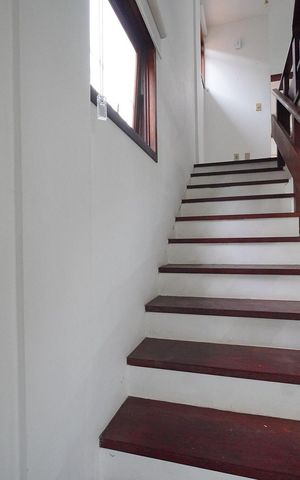 Casa para alugar com 180m², 4 quartos e 3 vagasEscada de Acesso ao 2°Piso