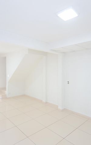 Casa para alugar com 130m², 2 quartos e 2 vagasSala