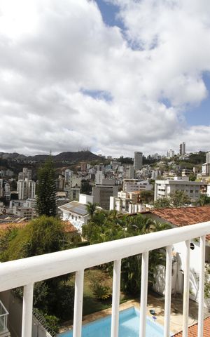 Casa à venda com 650m², 4 quartos e 3 vagasVista