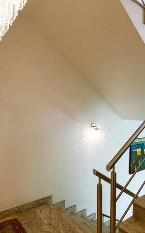 Casa à venda com 650m², 4 quartos e 3 vagasEscada