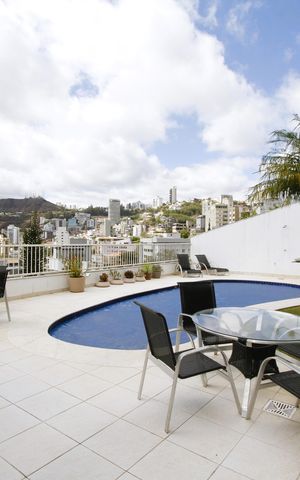 Casa à venda com 650m², 4 quartos e 3 vagasPiscina