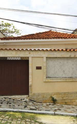 Casa de condomínio à venda com 136m², 3 quartos e 1 vagaFachada