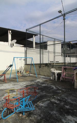 Casa de condomínio à venda com 136m², 3 quartos e 1 vagaÁrea Comum