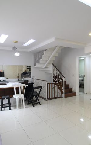 Casa de condomínio à venda com 163m², 4 quartos e 2 vagasSala