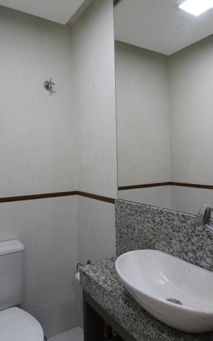 Casa de condomínio à venda com 163m², 4 quartos e 2 vagasLavabo