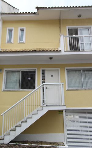 Casa de condomínio à venda com 163m², 4 quartos e 2 vagasFachada