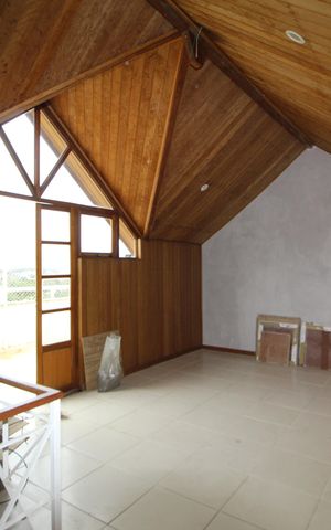 Casa de condomínio à venda com 163m², 4 quartos e 2 vagasSótão