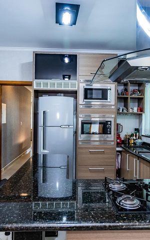 Casa à venda com 170m², 3 quartos e 3 vagas Casa à venda com 170m², 3 quartos e 3 vagasCozinha e copa