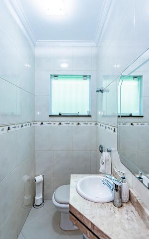 Casa à venda com 170m², 3 quartos e 3 vagas Casa à venda com 170m², 3 quartos e 3 vagasLavabo