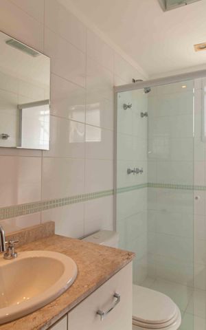 Apartamento para alugar com 227m², 4 quartos e 4 vagas Apartamento para alugar com 227m², 4 quartos e 4 vagasBanheiro da Suíte 1
