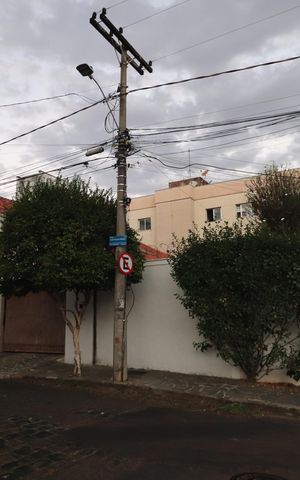Casa para alugar com 250m², 4 quartos e 2 vagasFachada