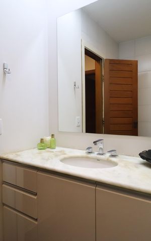 Casa para alugar com 250m², 4 quartos e 2 vagasBanheiro Social