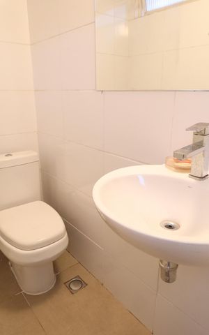 Casa para alugar com 250m², 4 quartos e 2 vagasBanheiro externo