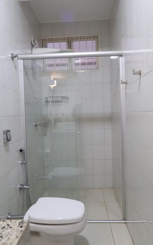 Casa para alugar com 250m², 4 quartos e 2 vagasBanheiro do Quarto 1