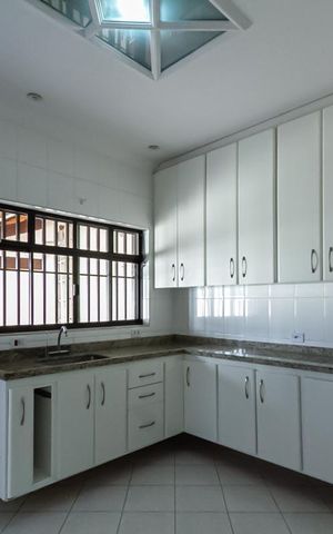 Casa à venda com 154m², 3 quartos e 2 vagas Casa à venda com 154m², 3 quartos e 2 vagasCozinha