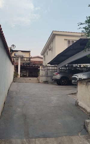 Casa à venda com 500m², 7 quartos e 6 vagas Casa à venda com 500m², 7 quartos e 6 vagasGaragem