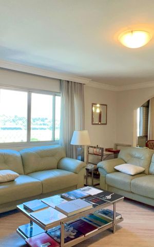 Apartamento à venda com 212m², 4 quartos e 3 vagas Apartamento à venda com 212m², 4 quartos e 3 vagasSala