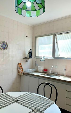 Apartamento à venda com 212m², 4 quartos e 3 vagas Apartamento à venda com 212m², 4 quartos e 3 vagasCopa