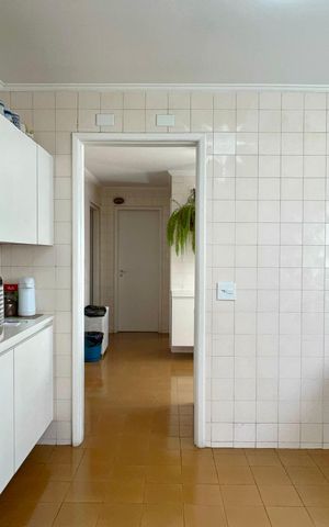 Apartamento à venda com 212m², 4 quartos e 3 vagas Apartamento à venda com 212m², 4 quartos e 3 vagasCozinha