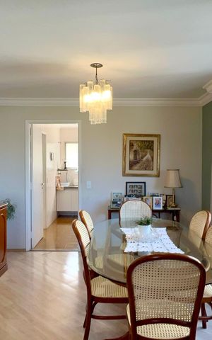 Apartamento à venda com 212m², 4 quartos e 3 vagas Apartamento à venda com 212m², 4 quartos e 3 vagasSala de Jantar