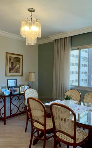 Apartamento à venda com 212m², 4 quartos e 3 vagas Apartamento à venda com 212m², 4 quartos e 3 vagasSala de Jantar