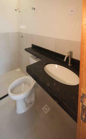 Casa à venda com 104m², 3 quartos e 2 vagas Casa à venda com 104m², 3 quartos e 2 vagasBanheiro da Suite